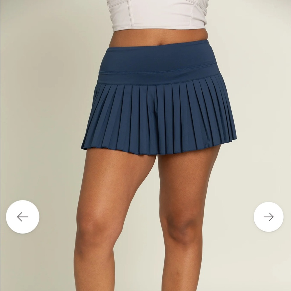 Gold Hinge tennis skirt